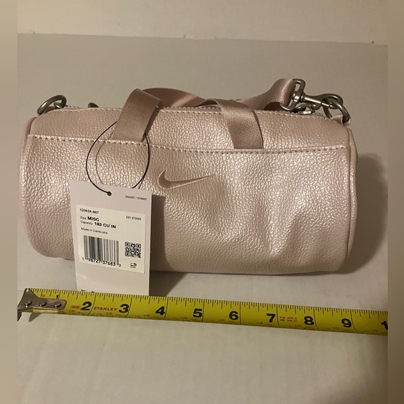 Women’s Nike Clash Mini  barrel bag - Picture 7 of 9